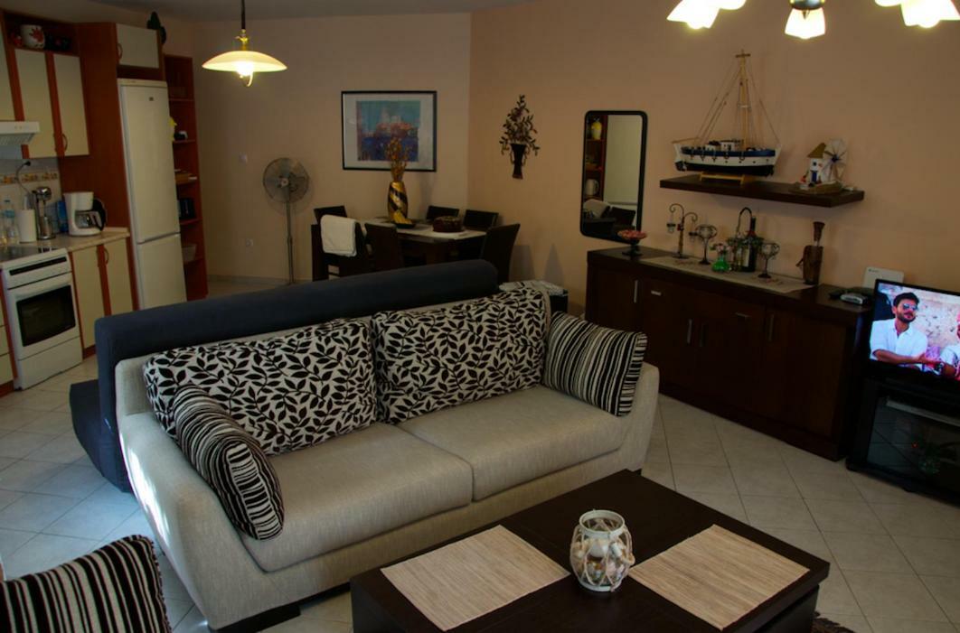 Chanioti Center Apartment ภายนอก รูปภาพ